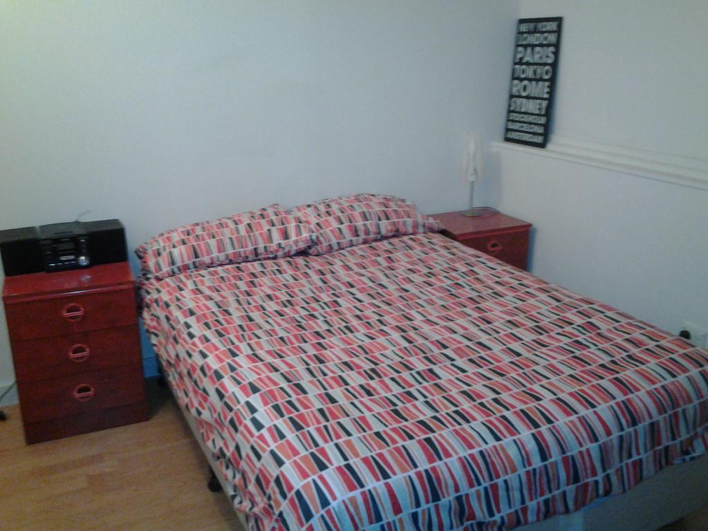 The Melbourne Connection Travellers Hostel Pokoj fotografie